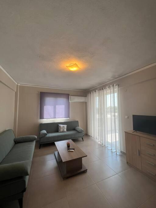 Апартаменти Διαμέρισμα Στο Τολό , Κοντά Στην Ψιλή Άμμο Екстер'єр фото